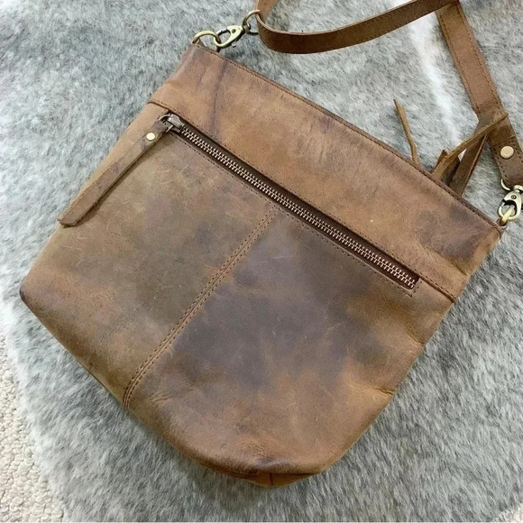 Komal’s Passion Leather Crossbody Bag - Picture 4 of 16